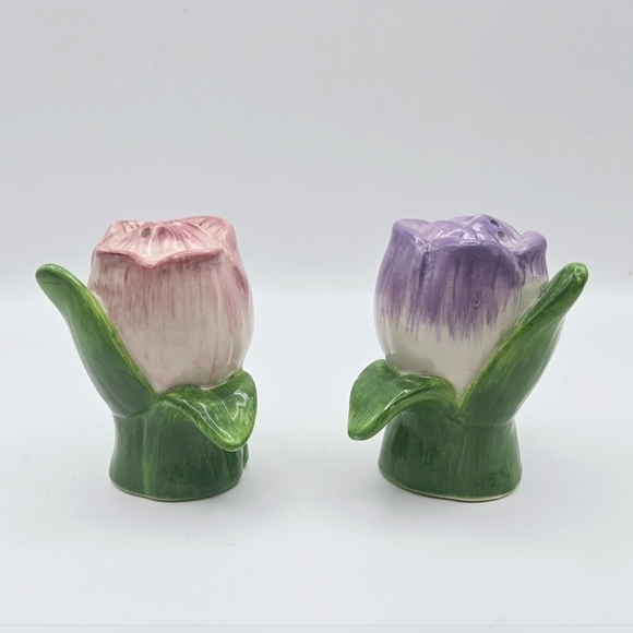 Blossom Buddies: Vintage Tulip Flower Salt & Pepper Shakers - Picture 4 of 6